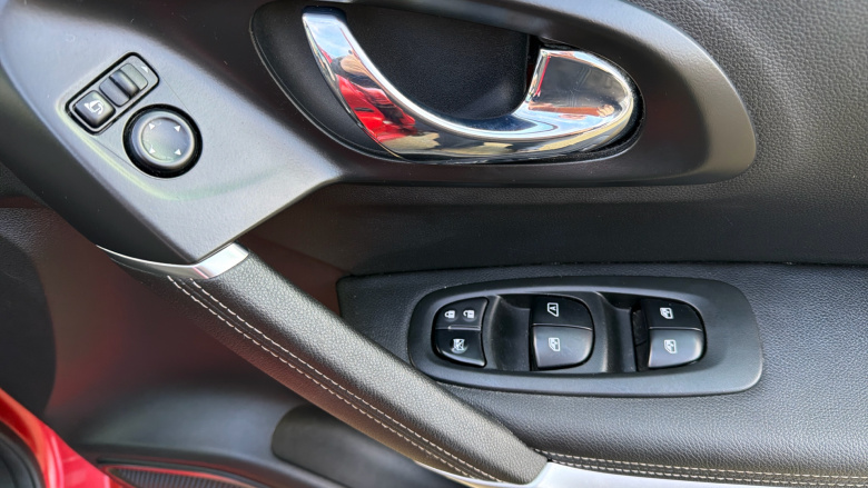 Renault Kadjar 1.6 dCi Signature Nav 5dr 4WD Diesel Hatchback